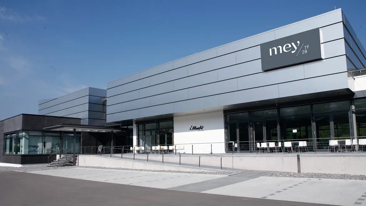 mey nutzt KI für Fashion-Vielfalt: Wie „Mes Amis“ mit BE-terna und Microsoft automatisiert durchstartet