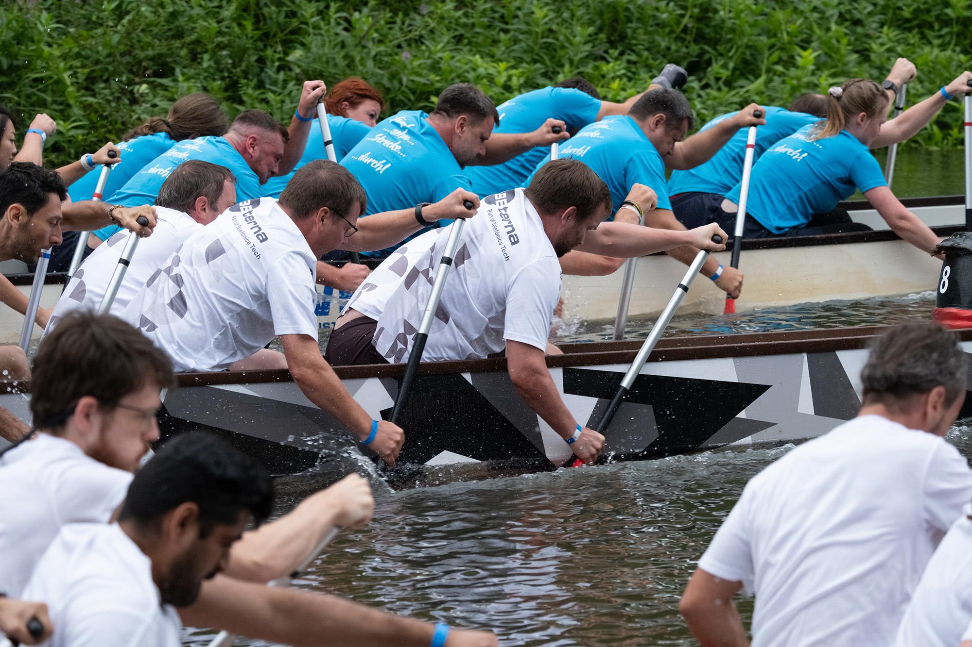 BE-terna teams competing in dragon boat race, highlighting teamwork, determination, and engaging employee sports culture.
