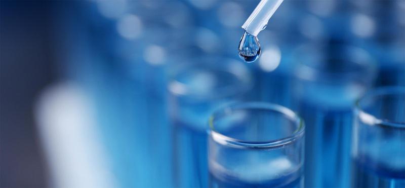 ERP-supported precision and compliance in chemical production – pipette dispensing liquid into lab glassware