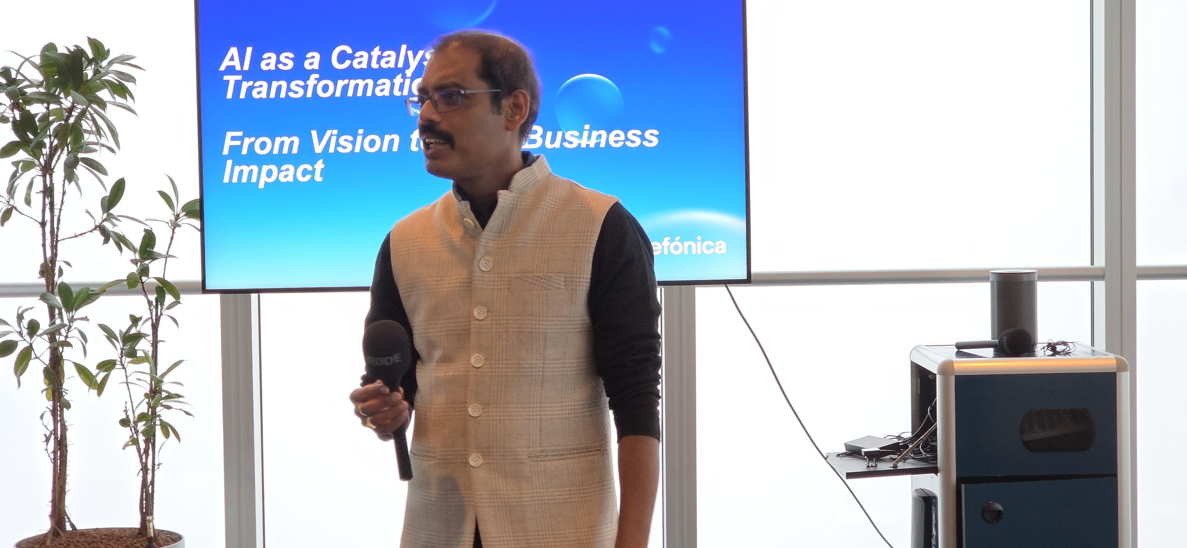 Rao Mallik bei wAIhnachten mit Agenten