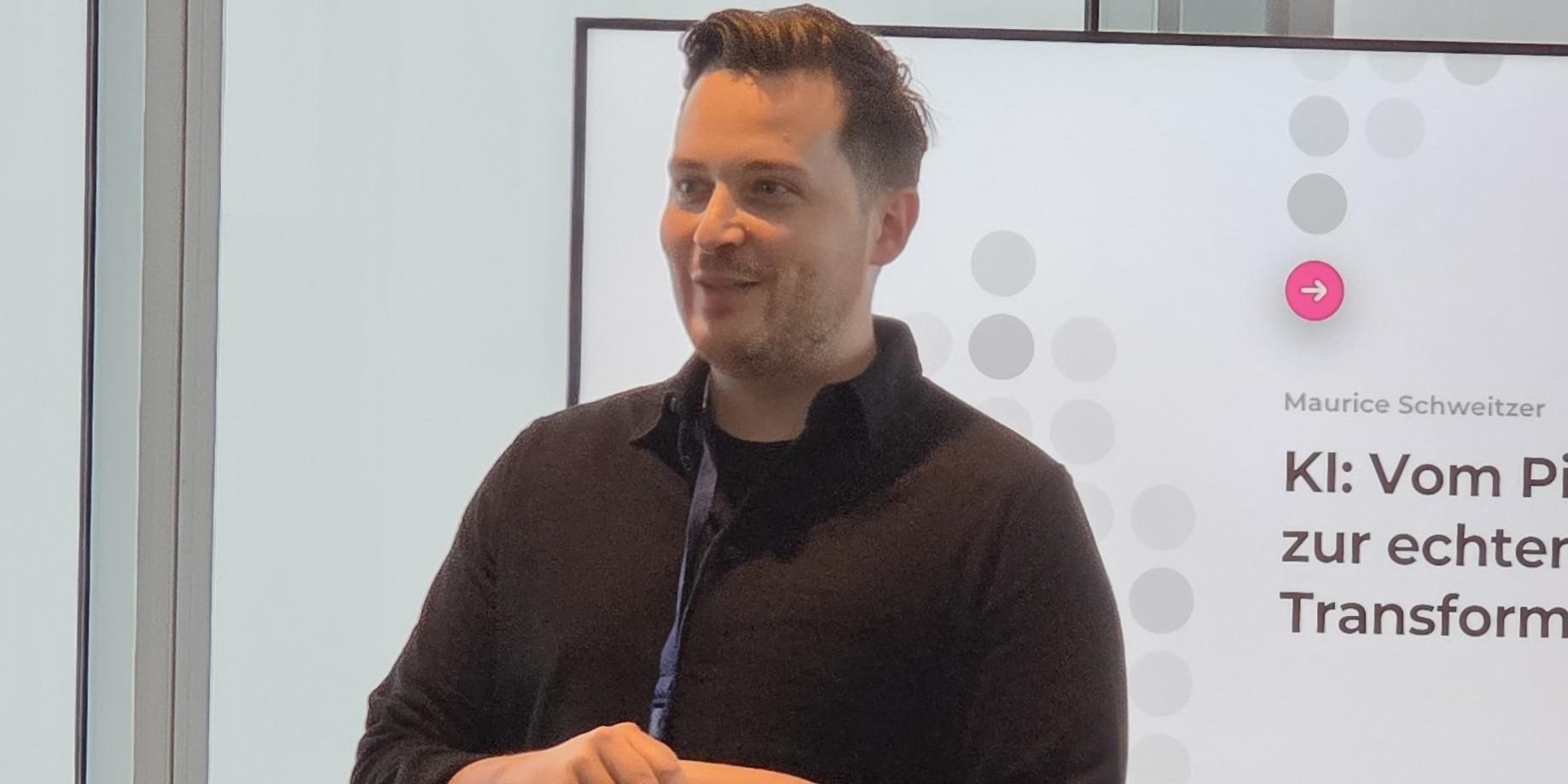 Maurice Schweitzer bei wAIhnachten mit Agenten